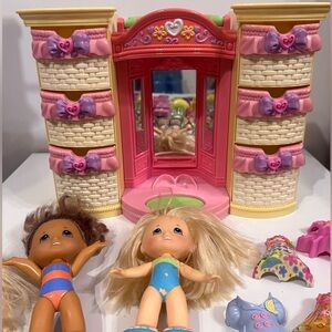Fisher-Price Snap 'N Style Lot 4 Dolls, 1 dog Accessories & wardrobe